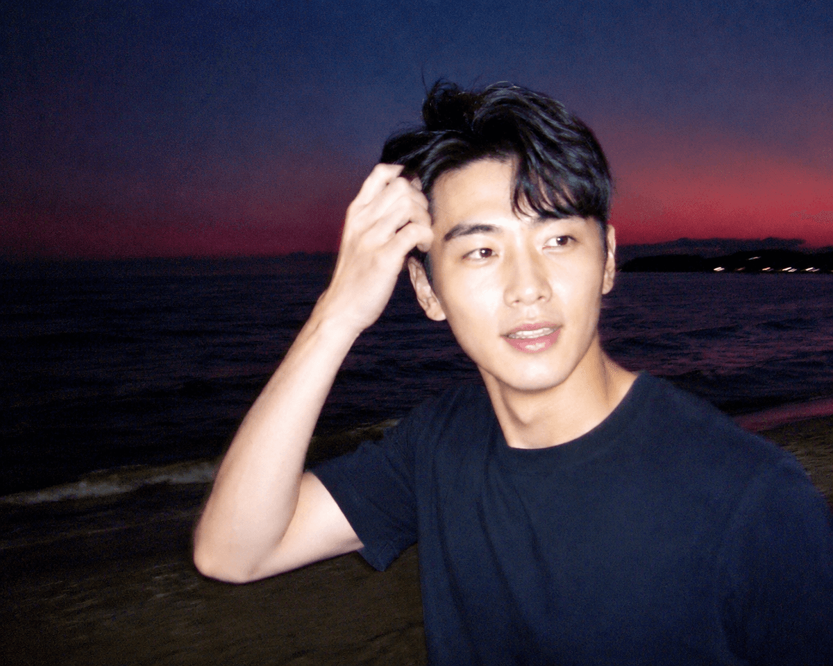 해변 야간 플래시샷